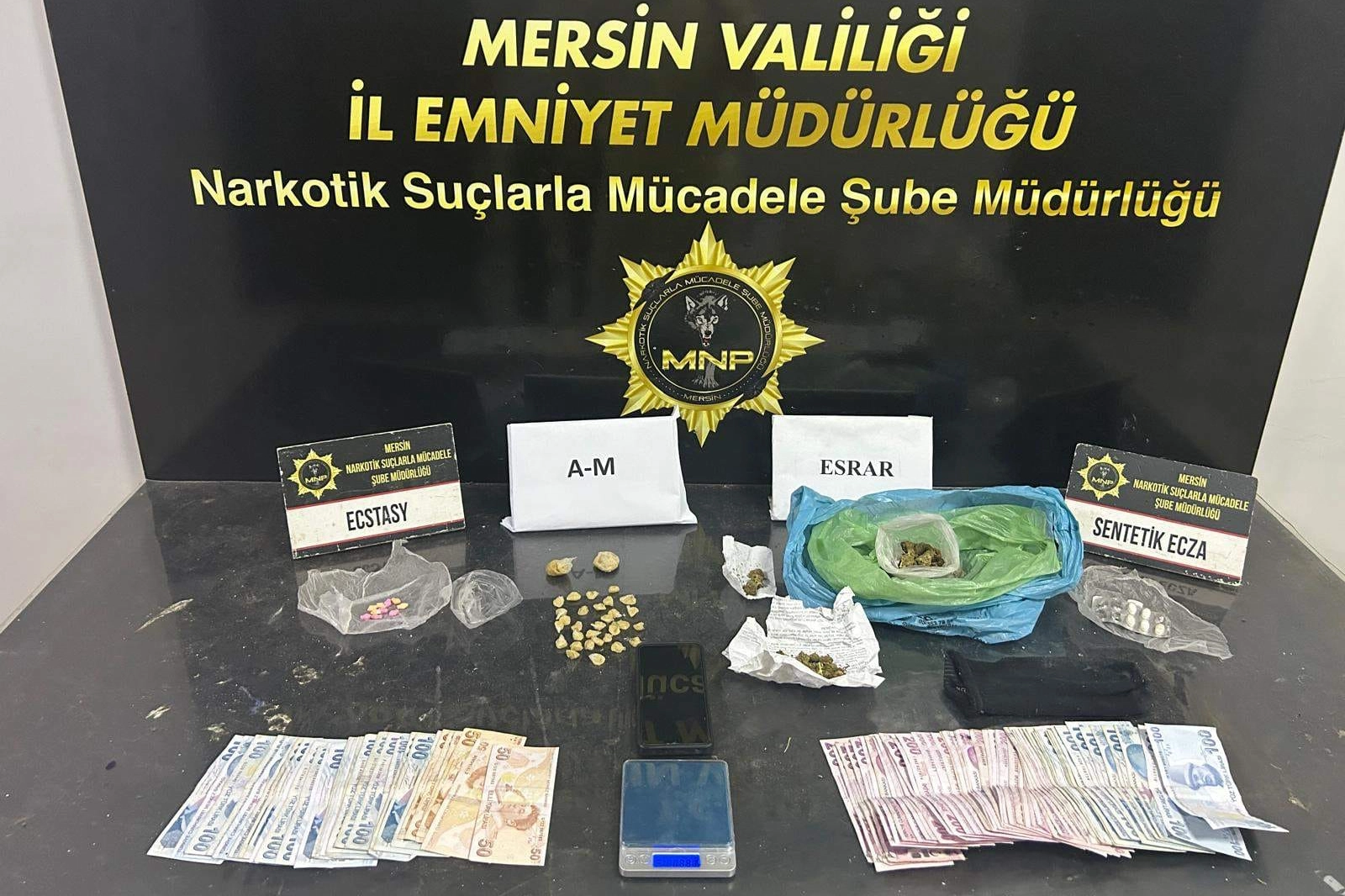 Mersin'de uyuşturucu operasyonu: 4 kişi tutuklandı Mersin'de uyuşturucu operasyonu: 4 kişi tutuklandı