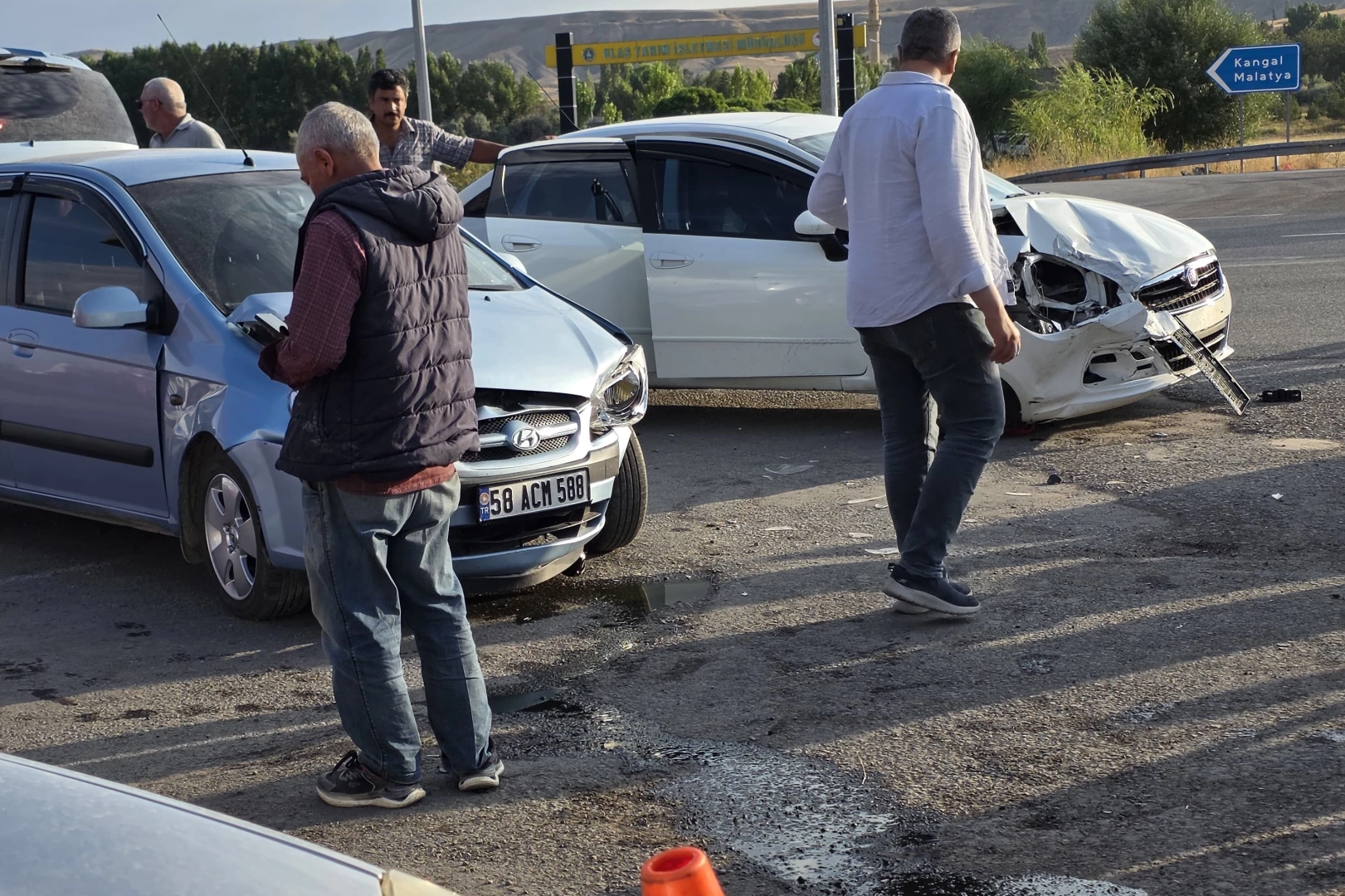 Sivas'ta trafik kazası: 7 kişi hastaneye kaldırıldı