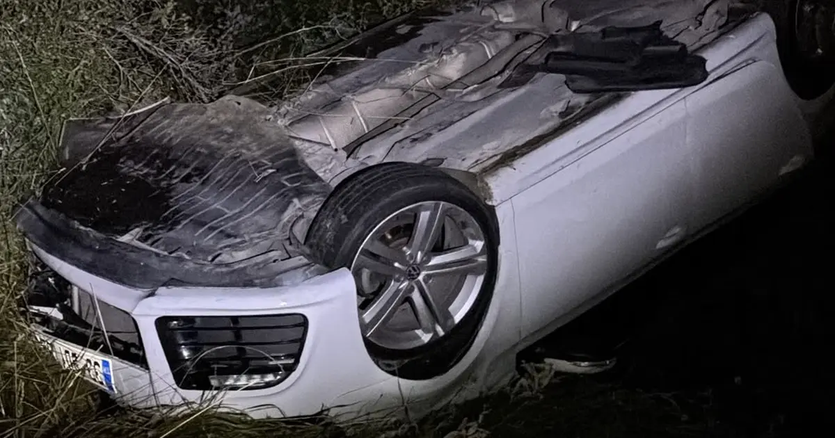 Niğde Çamardı’da otomobil şarampole devrildi: 2 kişi yaralandı