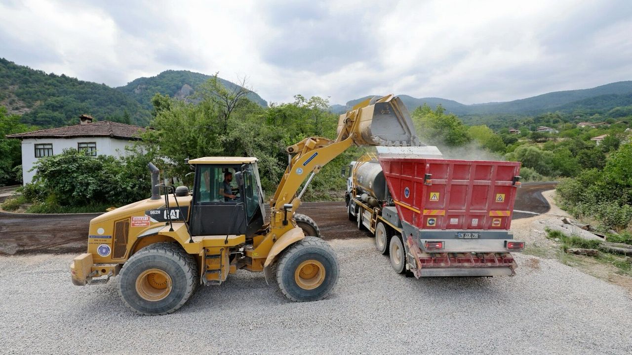 İnegöl'de 6 mahallede yol yenileme çalışmaları başladı