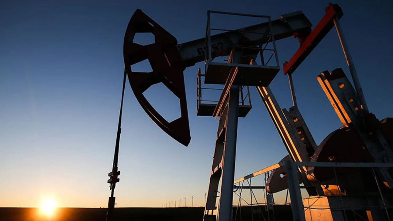 Petrol fiyatları hafif düştü: Brent 88,42 dolara indi Petrol fiyatları hafif düştü: Brent 88,42 dolara indi