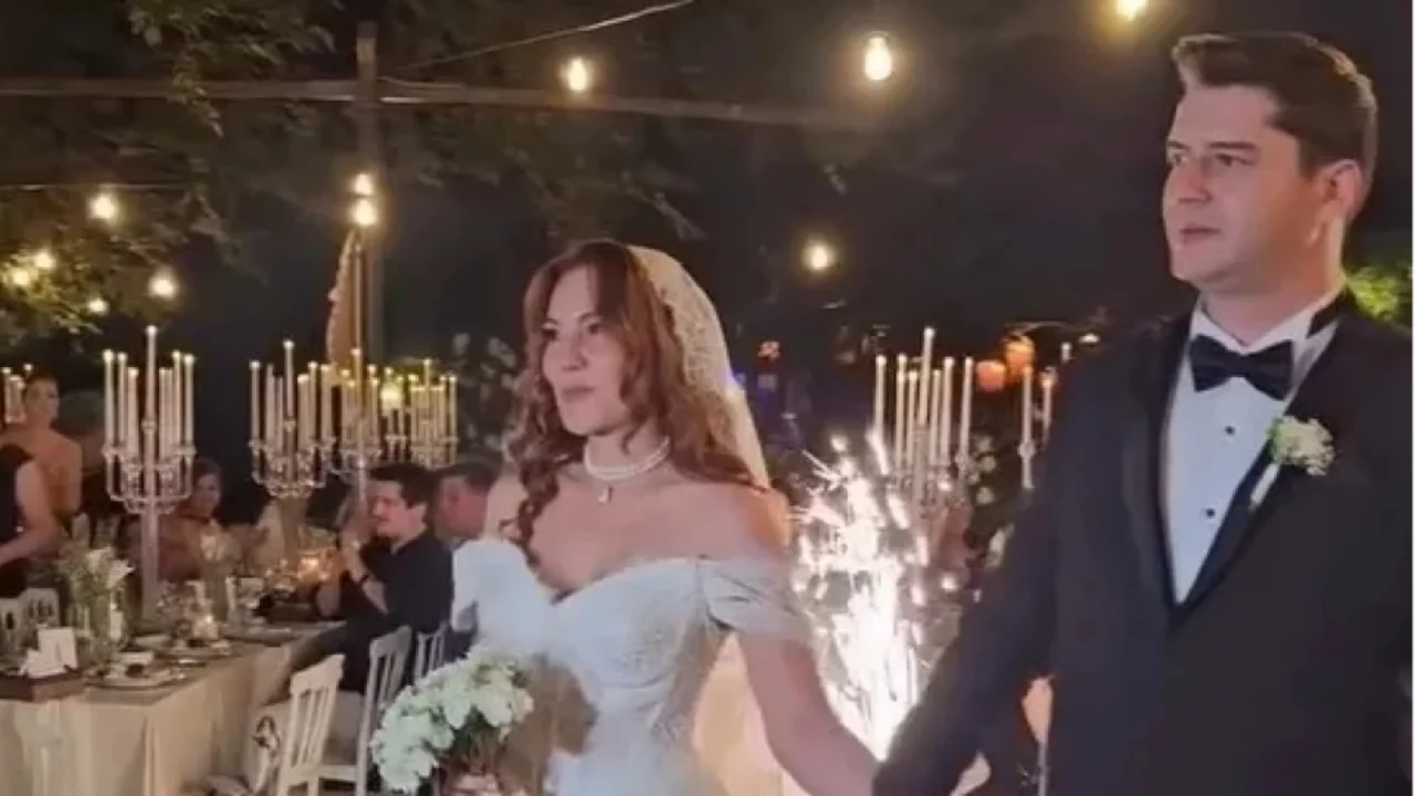 Ezgi Besen ve Yüksel Görkem Erbek Edirne'de dünyaevine girdi Ezgi Besen ve Yüksel Görkem Erbek Edirne'de dünyaevine girdi
