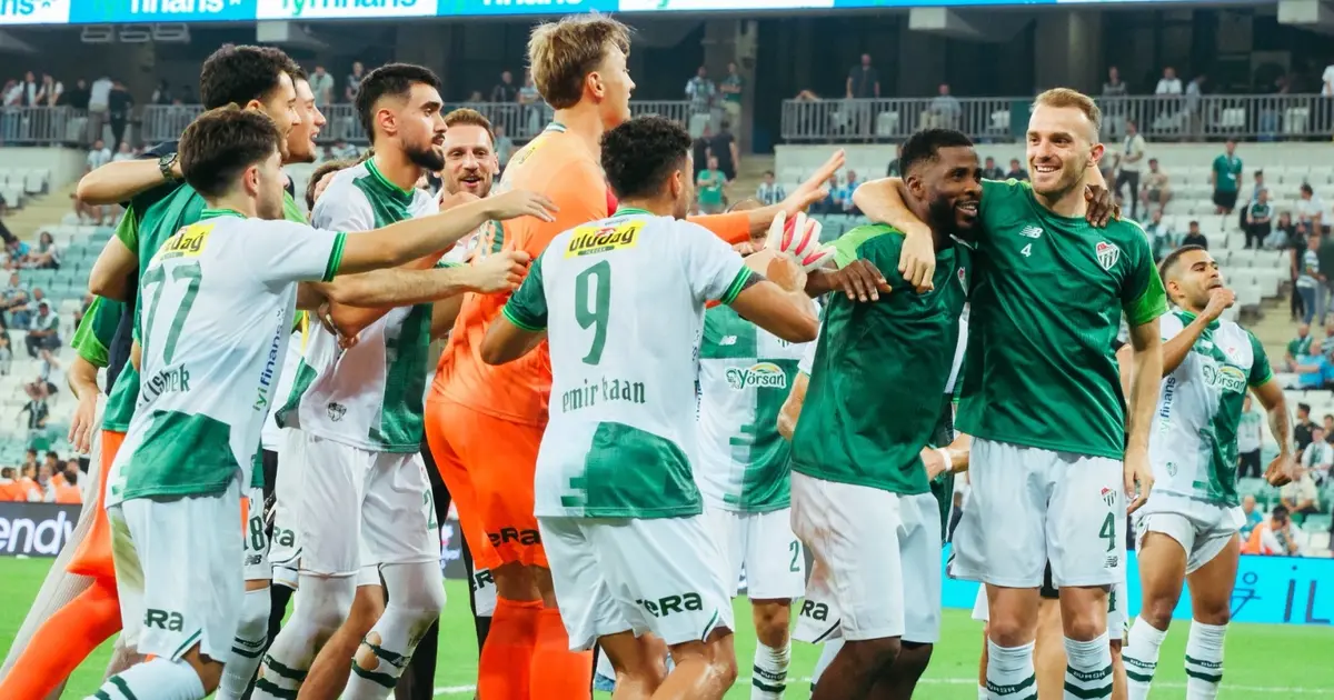 Bursaspor, Iğdır FK'ya karşı 1-0 galip geldi: İki oyuncu öne çıktı Bursaspor, Iğdır FK'ya karşı 1-0 galip geldi: İki oyuncu öne çıktı