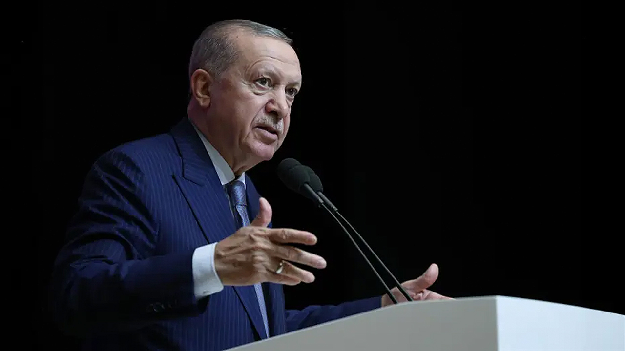 Cumhurbaşkanı Erdoğan, 17 Ağustos Depremi'nde kayıpları andı Cumhurbaşkanı Erdoğan, 17 Ağustos Depremi'nde kayıpları andı