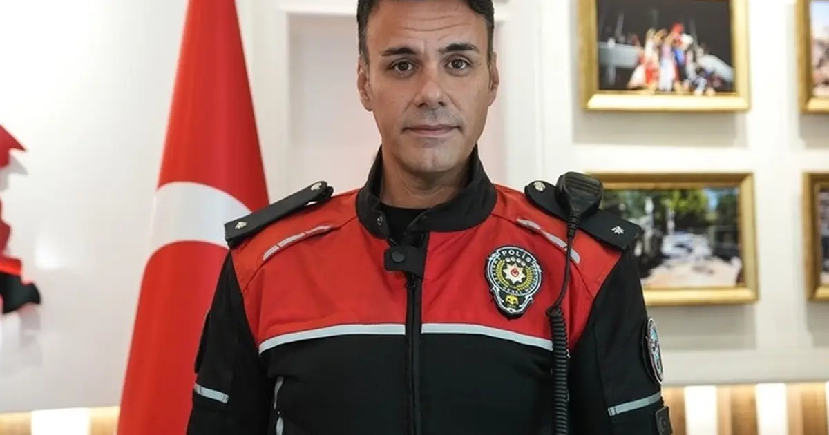 Polis memuru Uğur Yurduseven, Fenerbahçe formalı çocuğu kurtardı