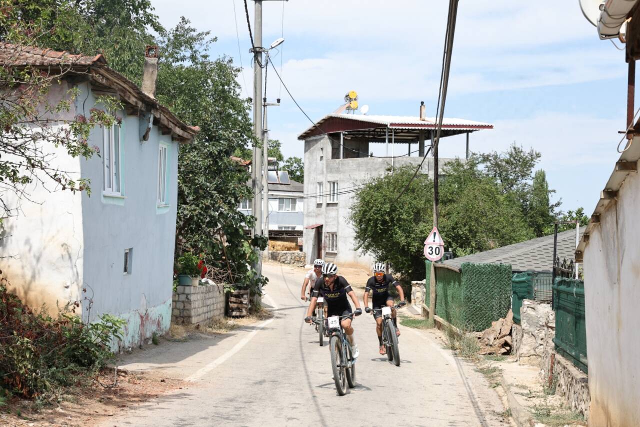 XCM Dağ Bisikleti Maratonu, Nilüfer'de tarihi Mysia Yolları'nda yapıldı XCM Dağ Bisikleti Maratonu, Nilüfer'de tarihi Mysia Yolları'nda yapıldı