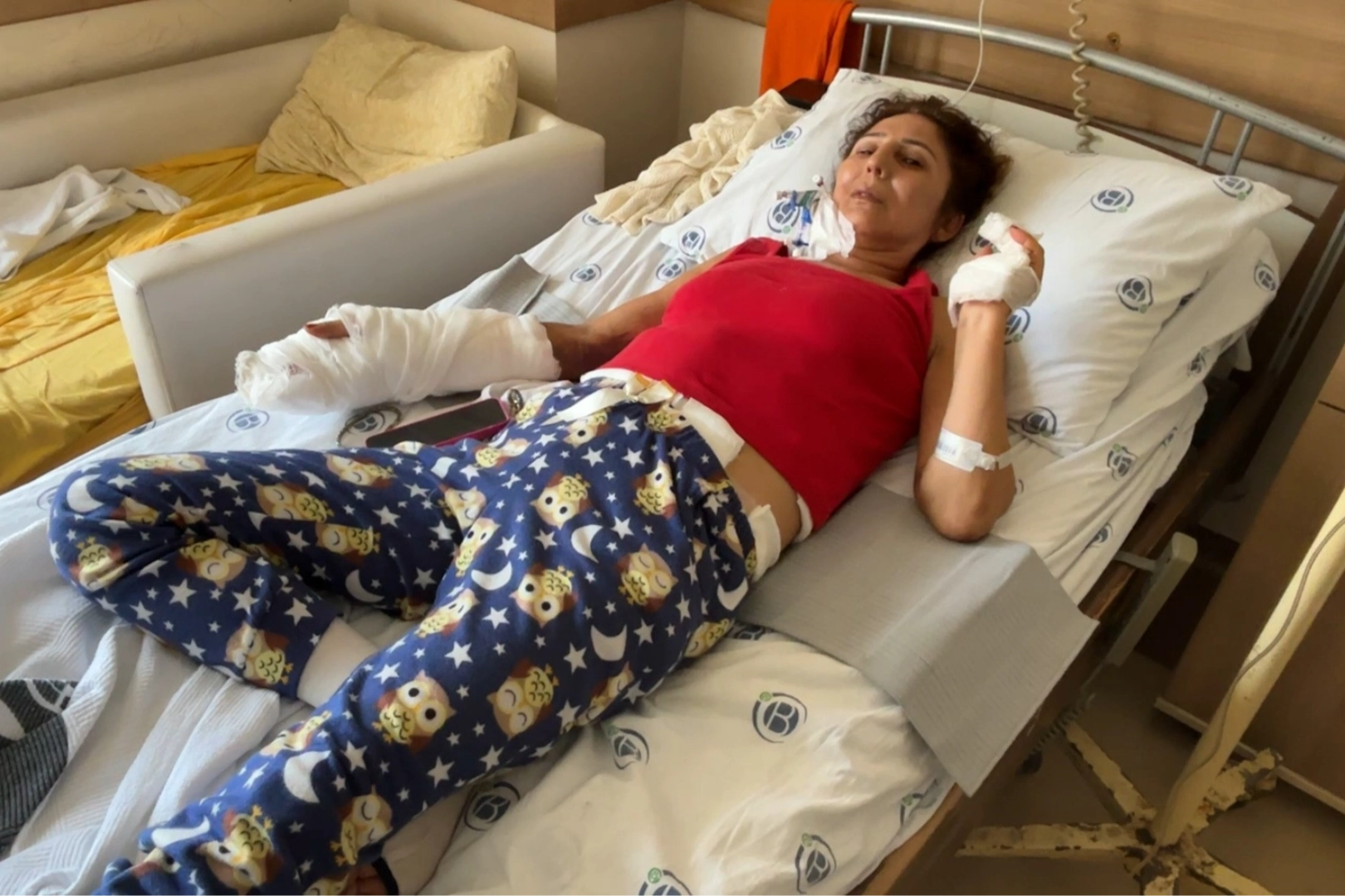 Eski eşi tarafından 8 yerinden bıçaklanan Ayşe Katırcı hayati tehlikeyi atlattı Eski eşi tarafından 8 yerinden bıçaklanan Ayşe Katırcı hayati tehlikeyi atlattı