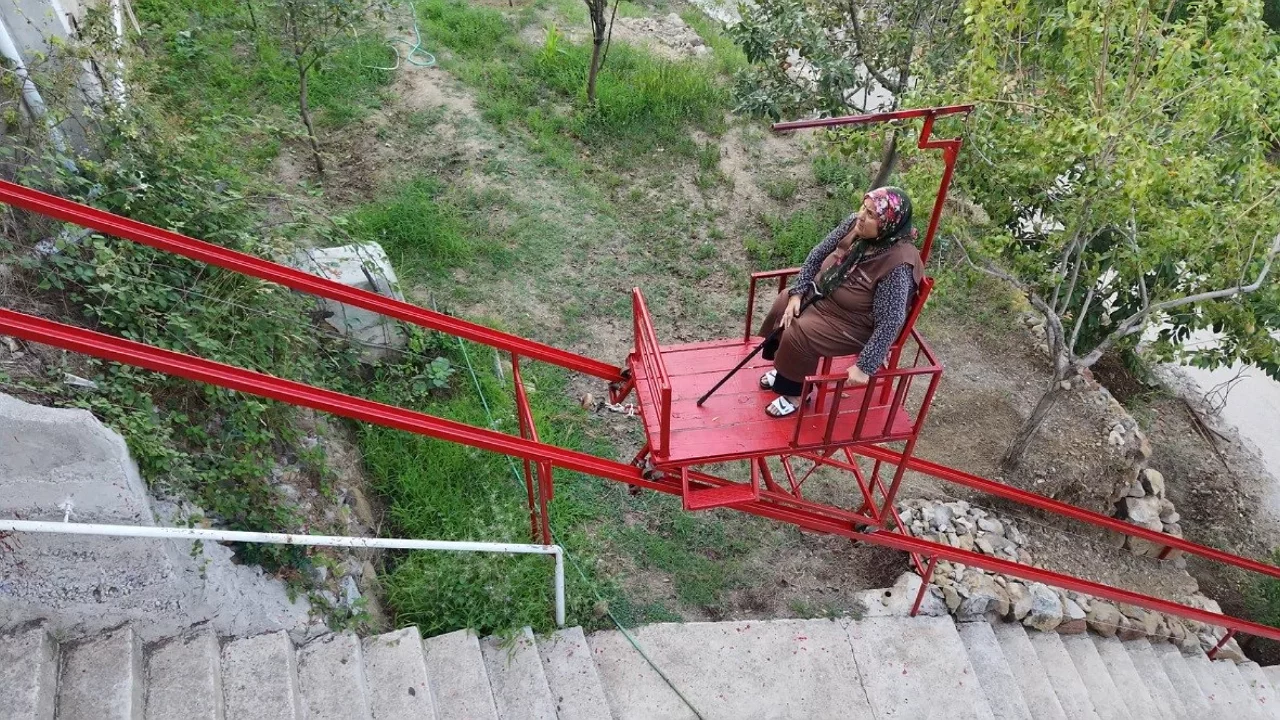 Hamdi Yaşar Kandemir, eşine asansör yaptırarak 60 basamağı aştı