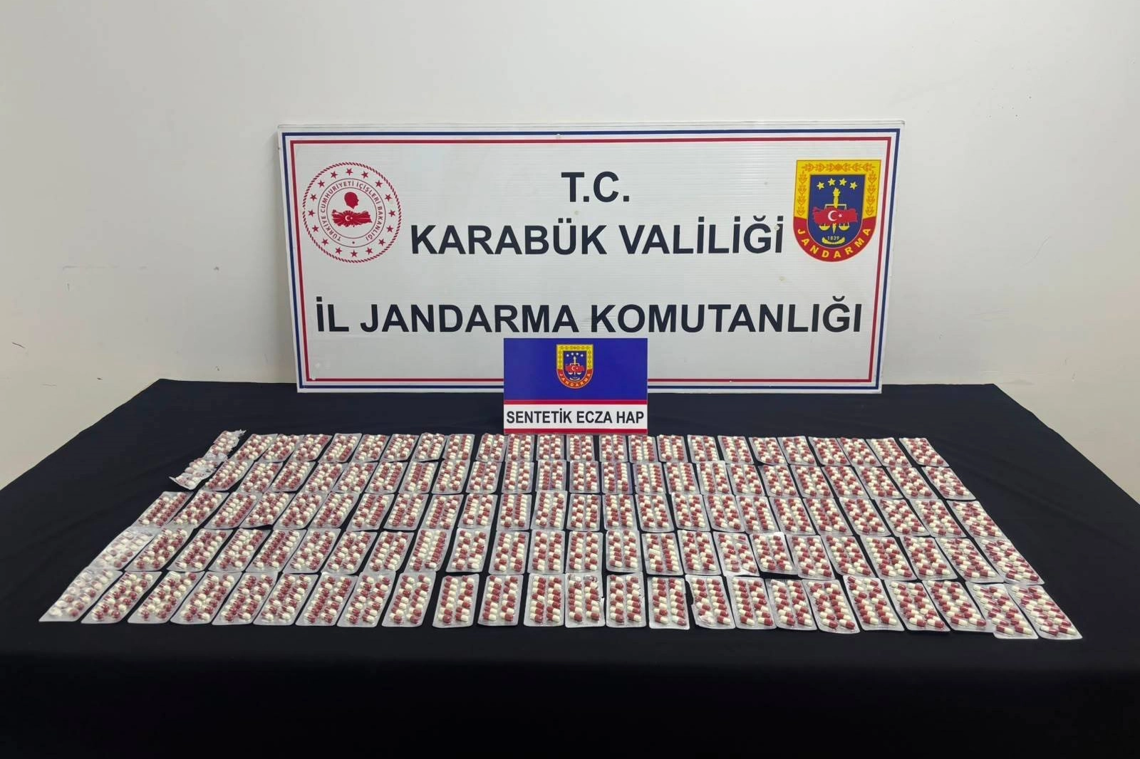 Karabük'te jandarma operasyonu: Bin 901 sentetik ecza ele geçirildi