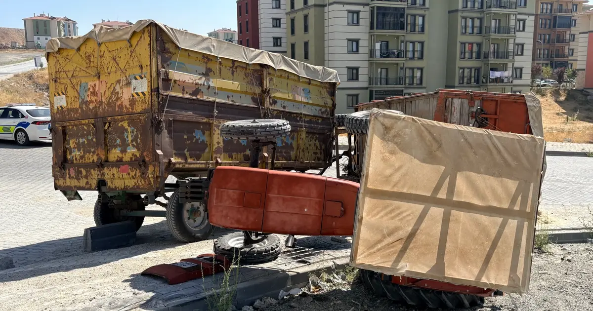 Kütahya'da yokuşta devrilen traktörün sürücüsü A.U. yaralandı