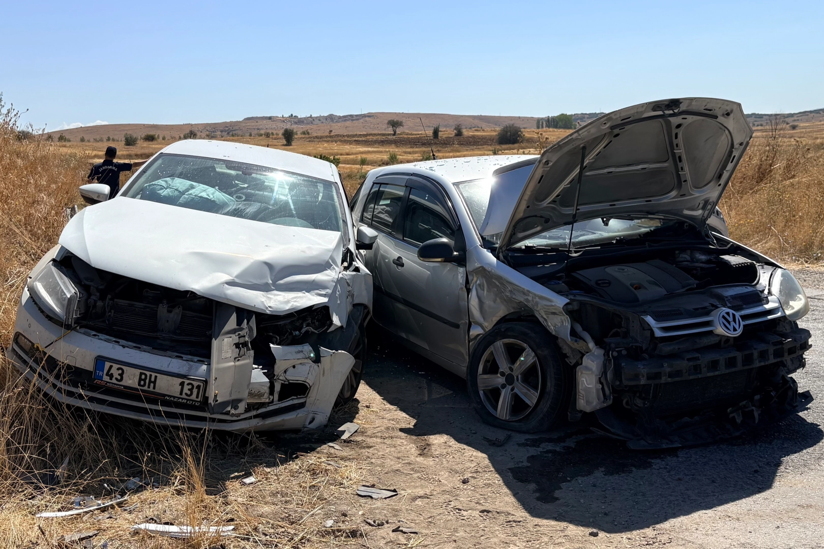 Kütahya'da otomobiller çarpıştı: 3 yaralı hastaneye kaldırıldı
