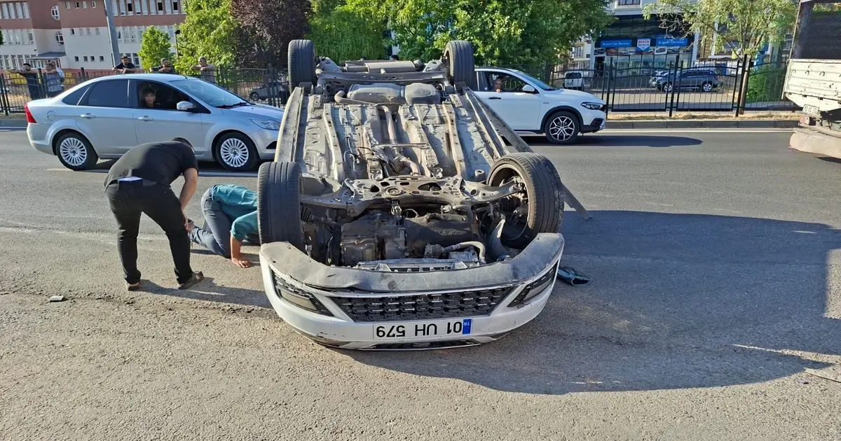 Bingöl'de iki araç çarpıştı: 3 yaralı hastaneye kaldırıldı