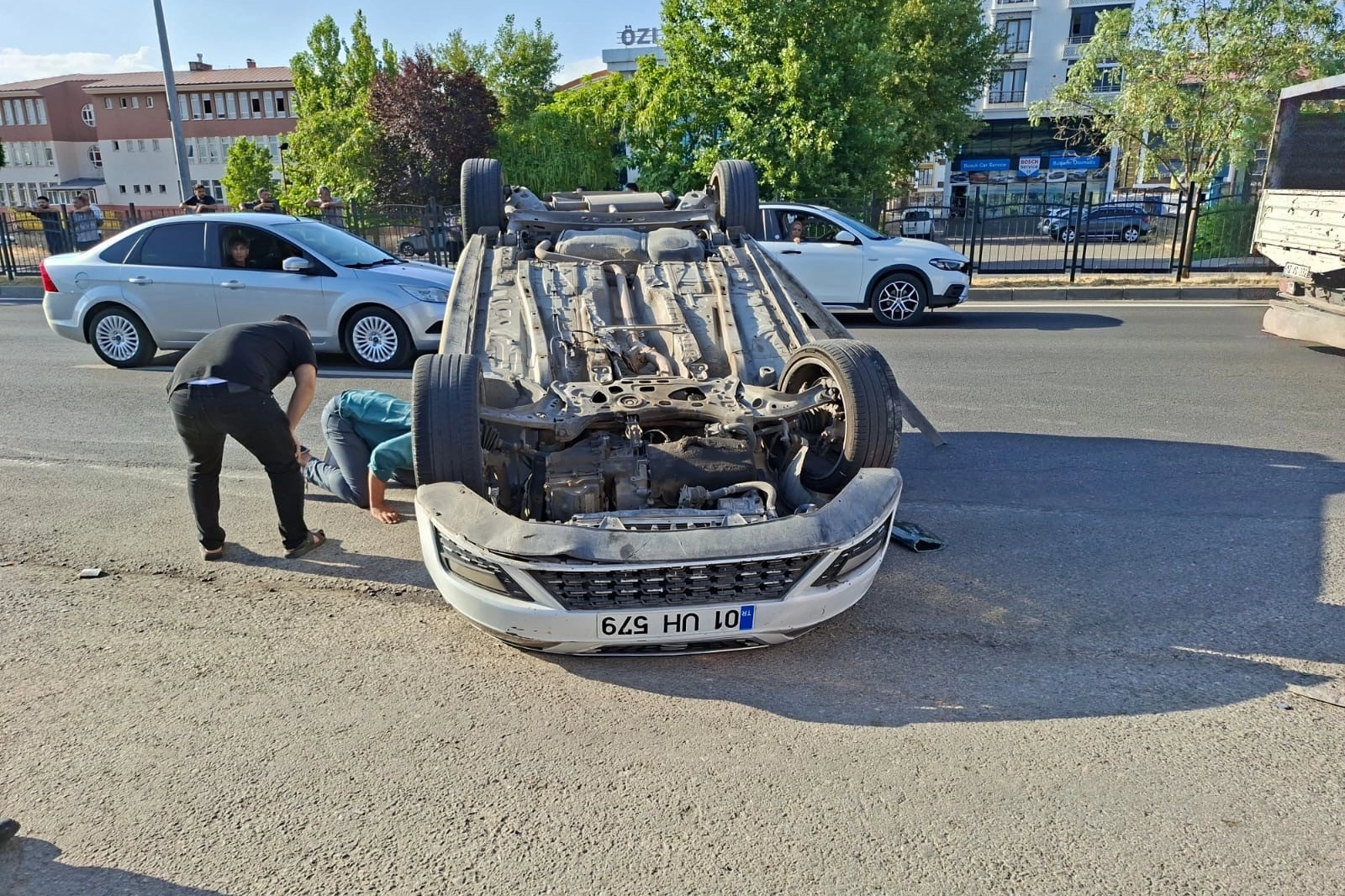 Bingöl'de iki araç çarpıştı: 3 yaralı hastaneye kaldırıldı