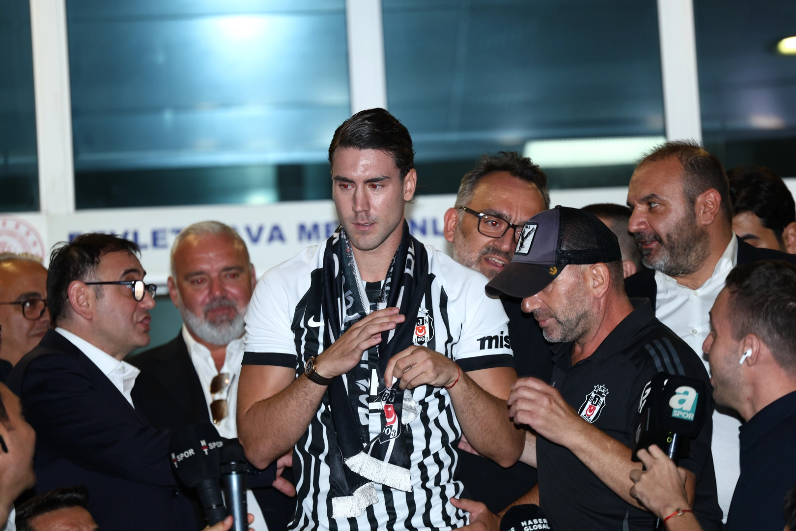 Beşiktaş, Dusan Vlahovic'i UEFA listesine ekleyerek kadrosunu güçlendirdi