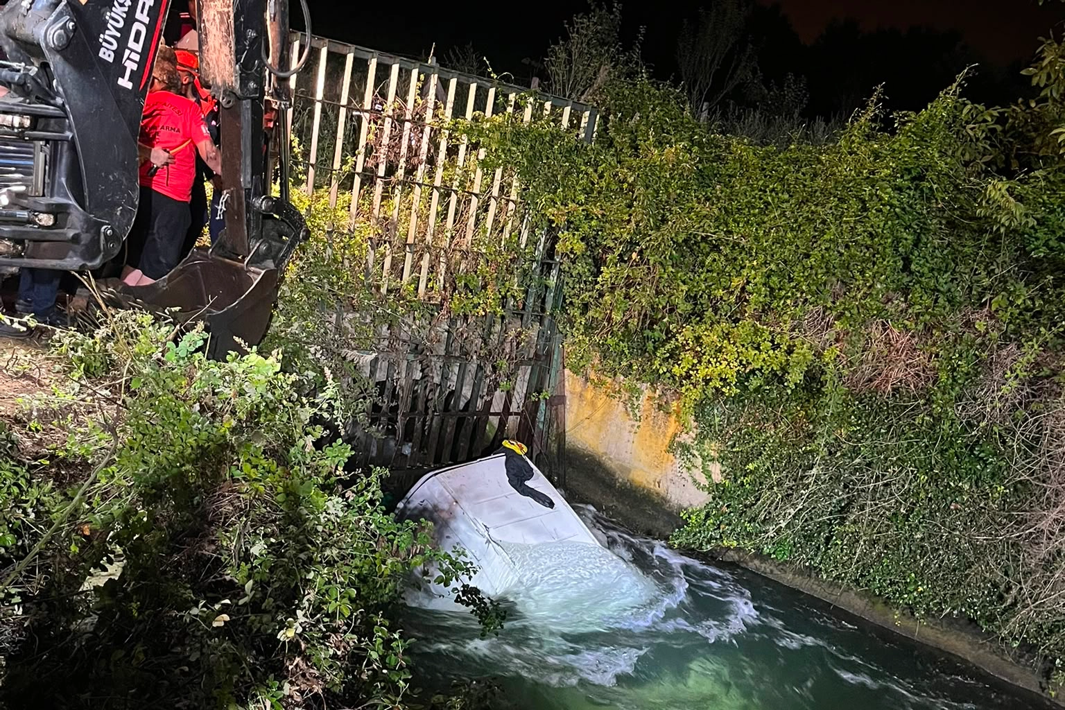 Samsun'da kamyonet sulama kanalına düştü: 1 ölü, 1 yaralı Samsun'da kamyonet sulama kanalına düştü: 1 ölü, 1 yaralı