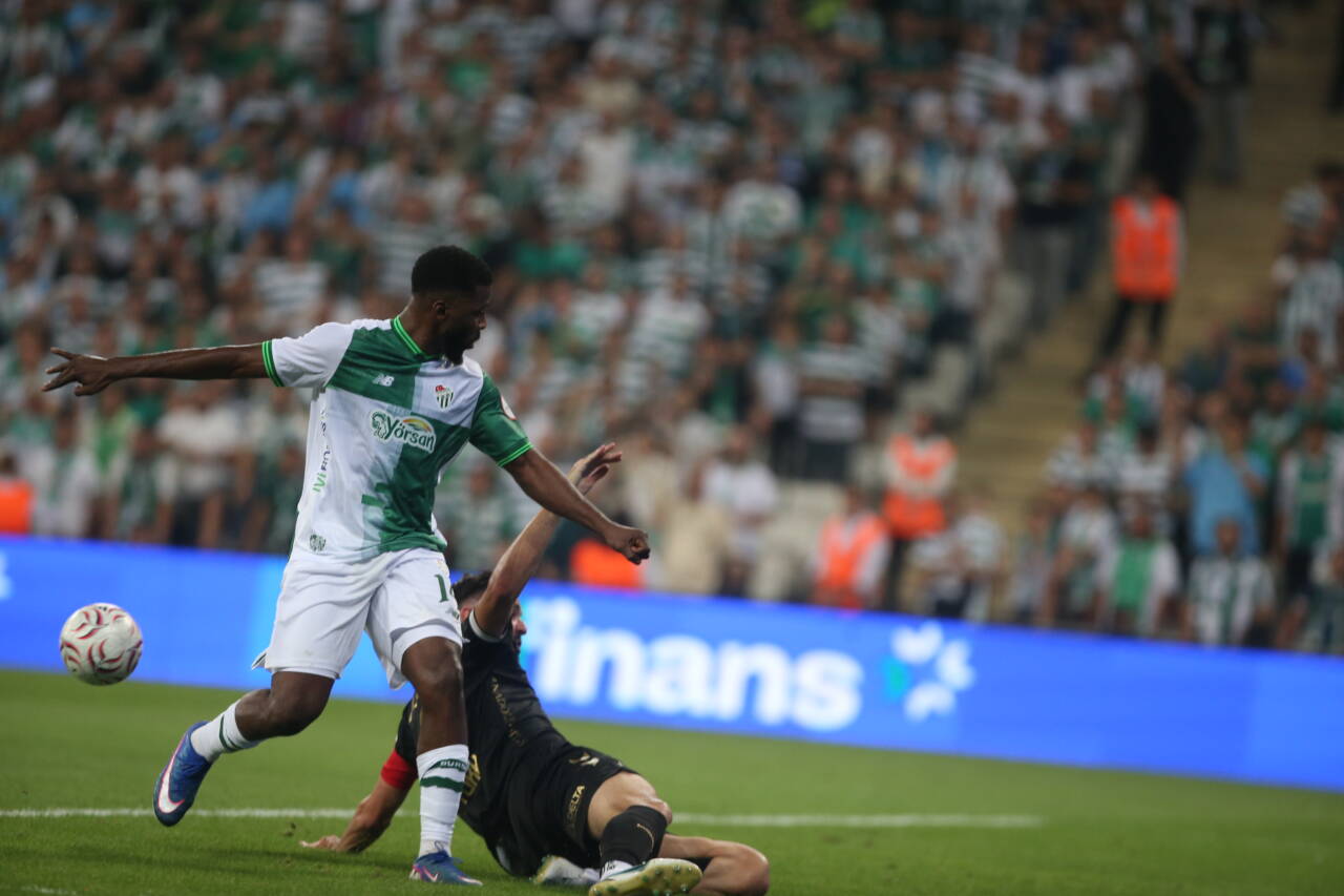 Bursaspor, Iğdır FK'yı 1-0 yenerek 2'de 2 yaptı ve 3. sıraya yükseldi