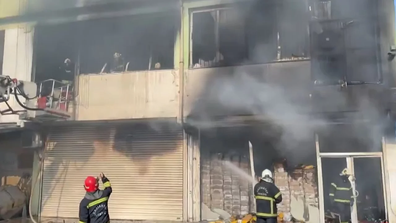 Küçük Sanayi Sitesi'nde yangın: Yaralı yok ama hasar var