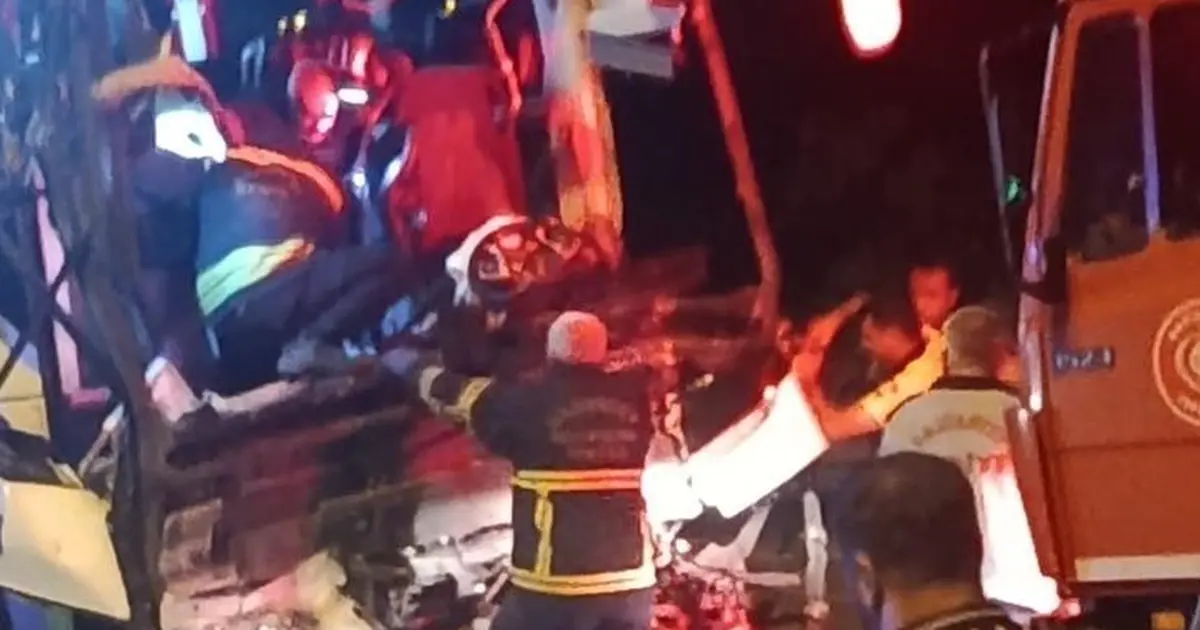 Gaziantep'te yolcu otobüsü tırla çarpıştı: 2 ölü, 22 yaralı