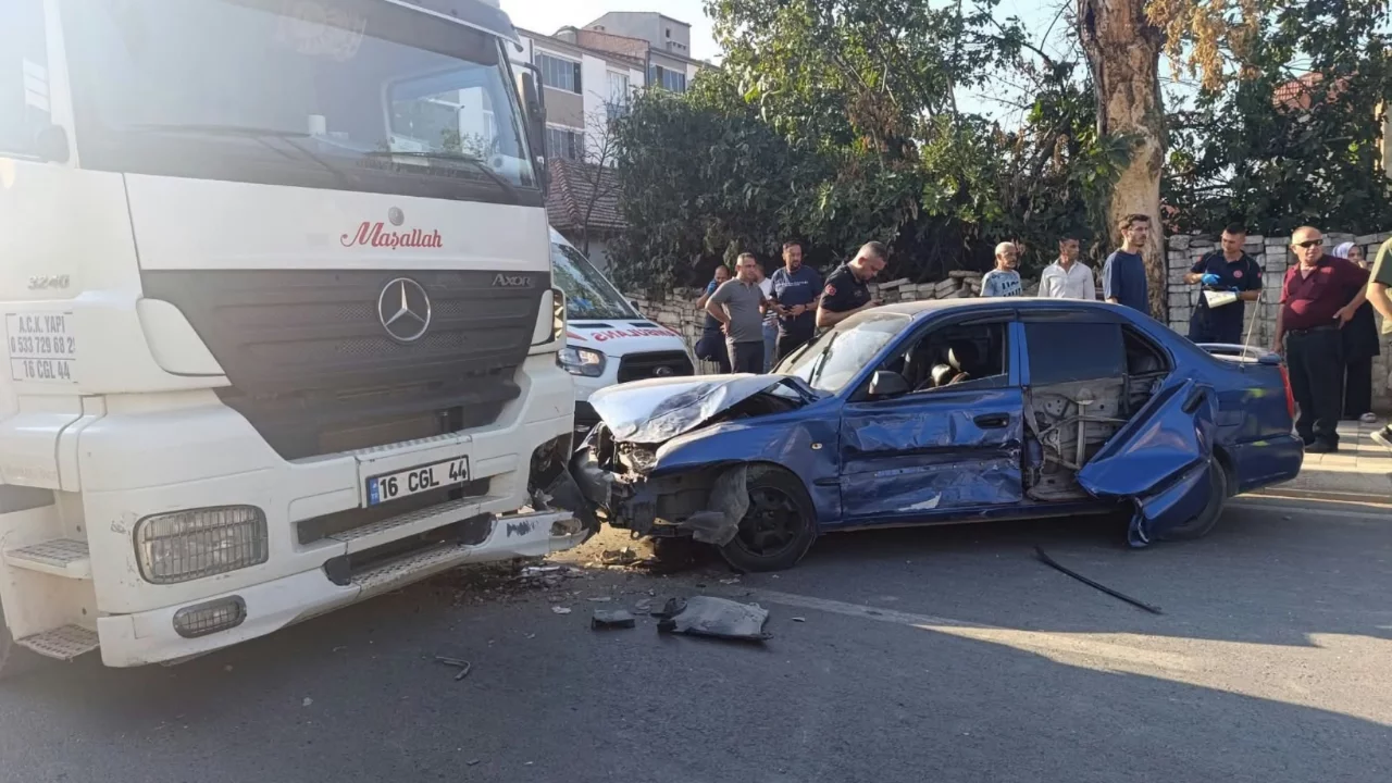 Üç araç çarpıştı: Yenişehir'de kaza ucuz atlatıldı