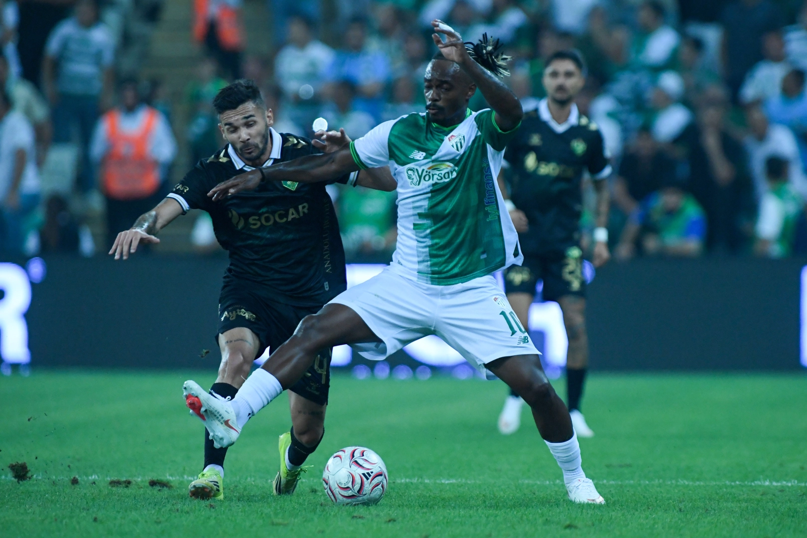 Bursaspor'un Lincoln Henrique'si taraftarına hayran kaldı: Süper Lig'e çıkacağız