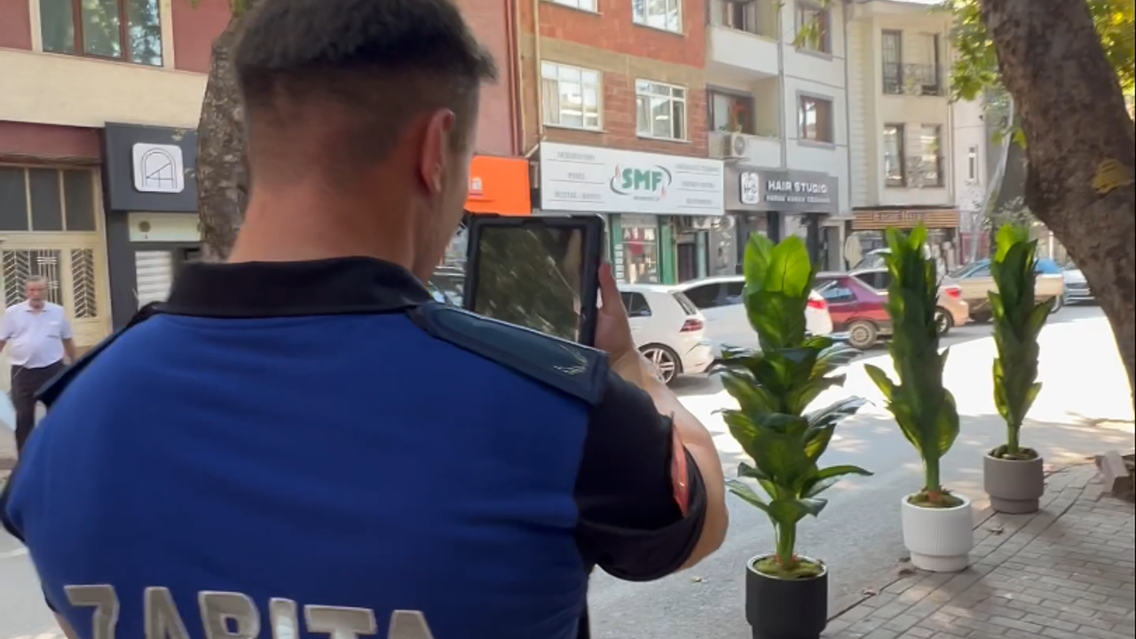Kaldırım işgalleri denetlendi: İnegöl'de yaya güvenliği öncelikli Kaldırım işgalleri denetlendi: İnegöl'de yaya güvenliği öncelikli