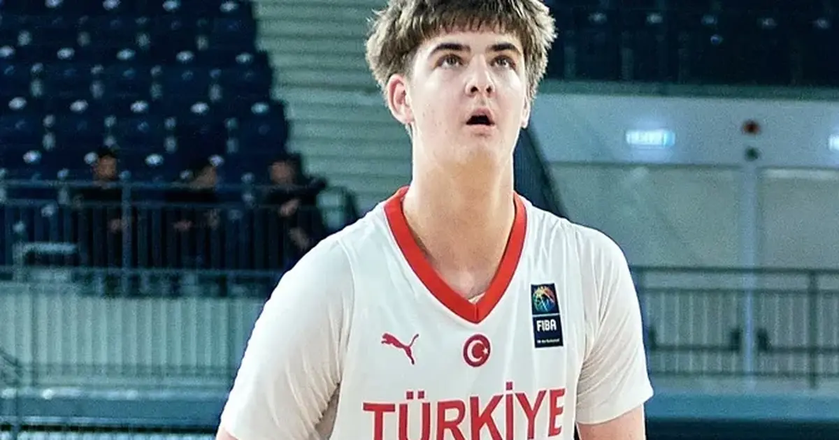 Mehmet Okur'un oğlu Yiğit Okur, Barcelona altyapısına transfer oldu Mehmet Okur'un oğlu Yiğit Okur, Barcelona altyapısına transfer oldu