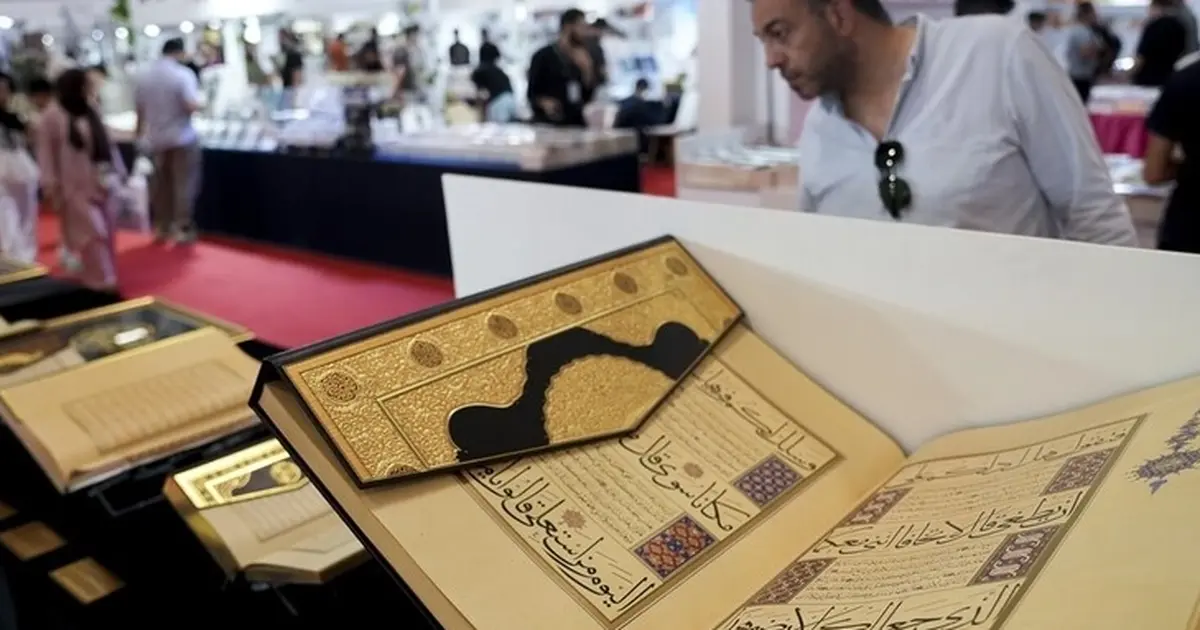 Tarihi yazmalar İstanbul'da sergileniyor: Ziyaretçiler yoğun ilgi gösterdi