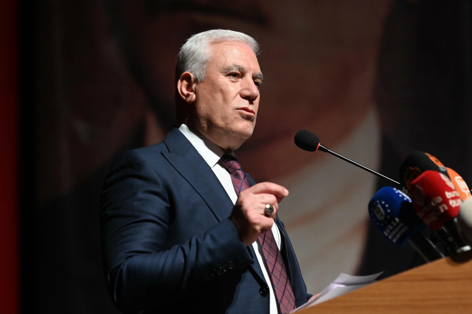 Bursa'nın başkanı Bozbey, CHP üyeliğinden ayrıldığını açıkladı