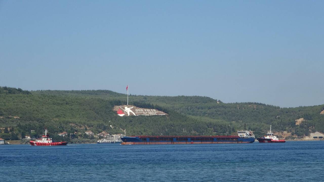 Çanakkale Boğazı'nda Tanzanya bayraklı gemi arızası yaptı