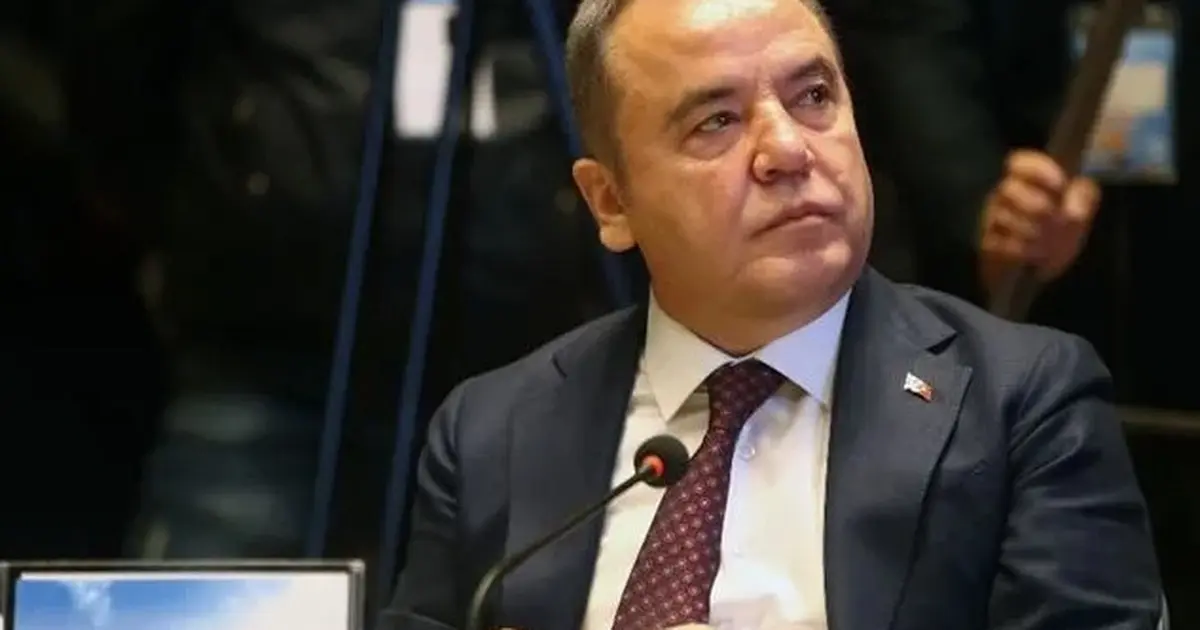 Böcek, İmamoğlu'na 15 milyon euro maddi destek istediğini açıkladı