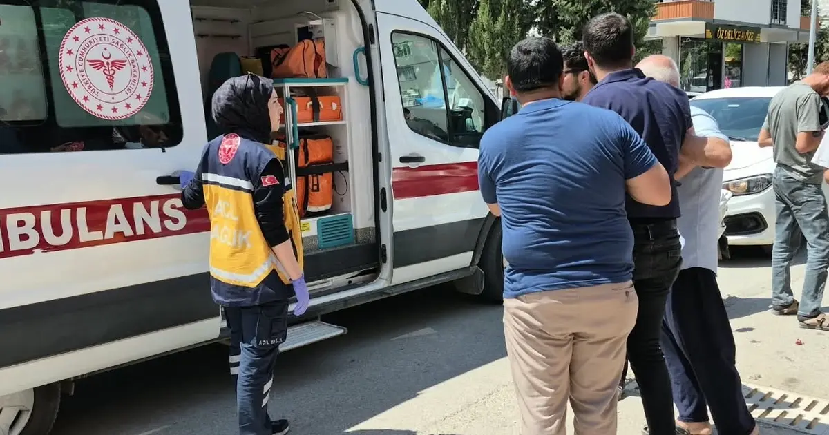 Adıyaman'da minibüs ile motosiklet çarpıştı: 2 kişi yaralandı