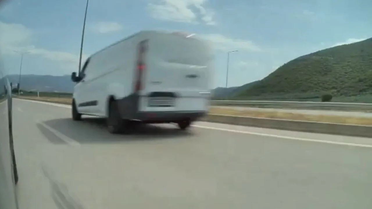 Bursa-İznik yolunda tehlikeli anlar: Sürücü refleksiyle kazayı önledi