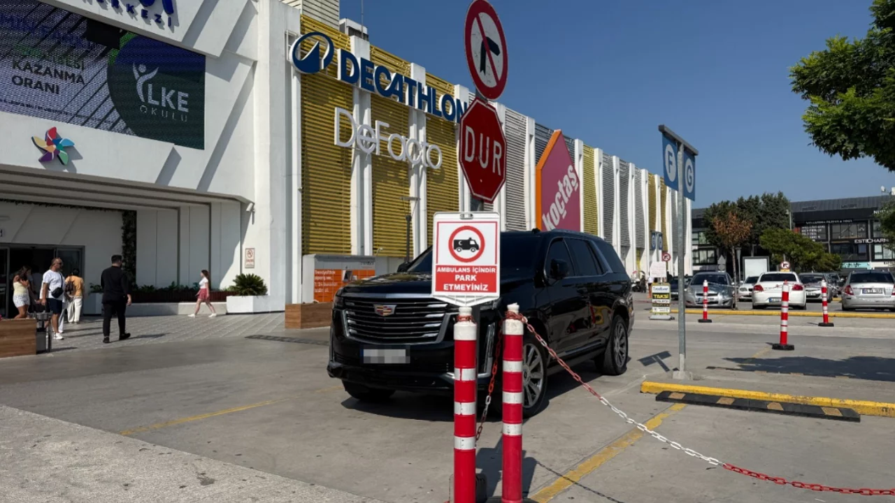 25 milyon lira değerindeki lüks Cadillac, ambulans alanını işgal etti