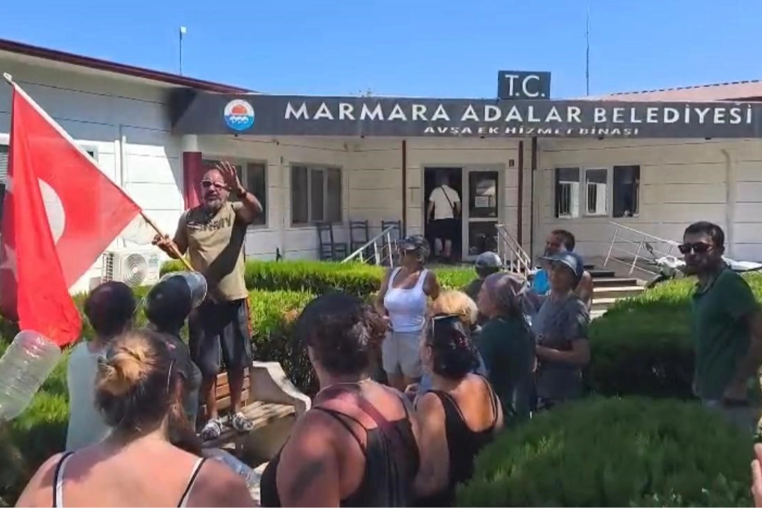 Avşa Adası'nda su protestosu: 15 Haziran'dan bu yana su yok Avşa Adası'nda su protestosu: 15 Haziran'dan bu yana su yok