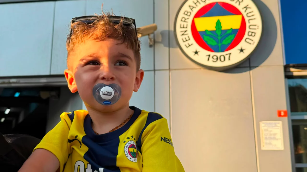 Fenerbahçe, minik taraftarı Göktuğ Alımcı'yı Lyon maçına davet etti