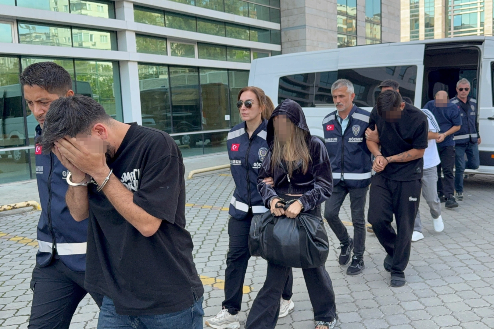 Samsun'da fuhuş operasyonu: 4 kişi cezaevine gönderildi Samsun'da fuhuş operasyonu: 4 kişi cezaevine gönderildi