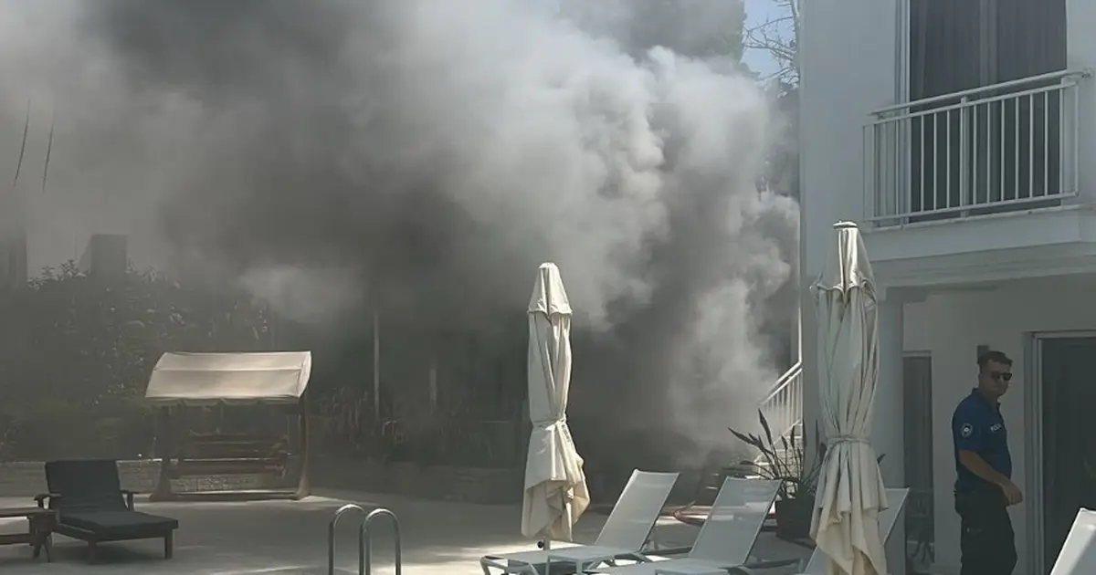 Bodrum'da otel avlusunda yangın: Müştemilat büyük hasar aldı