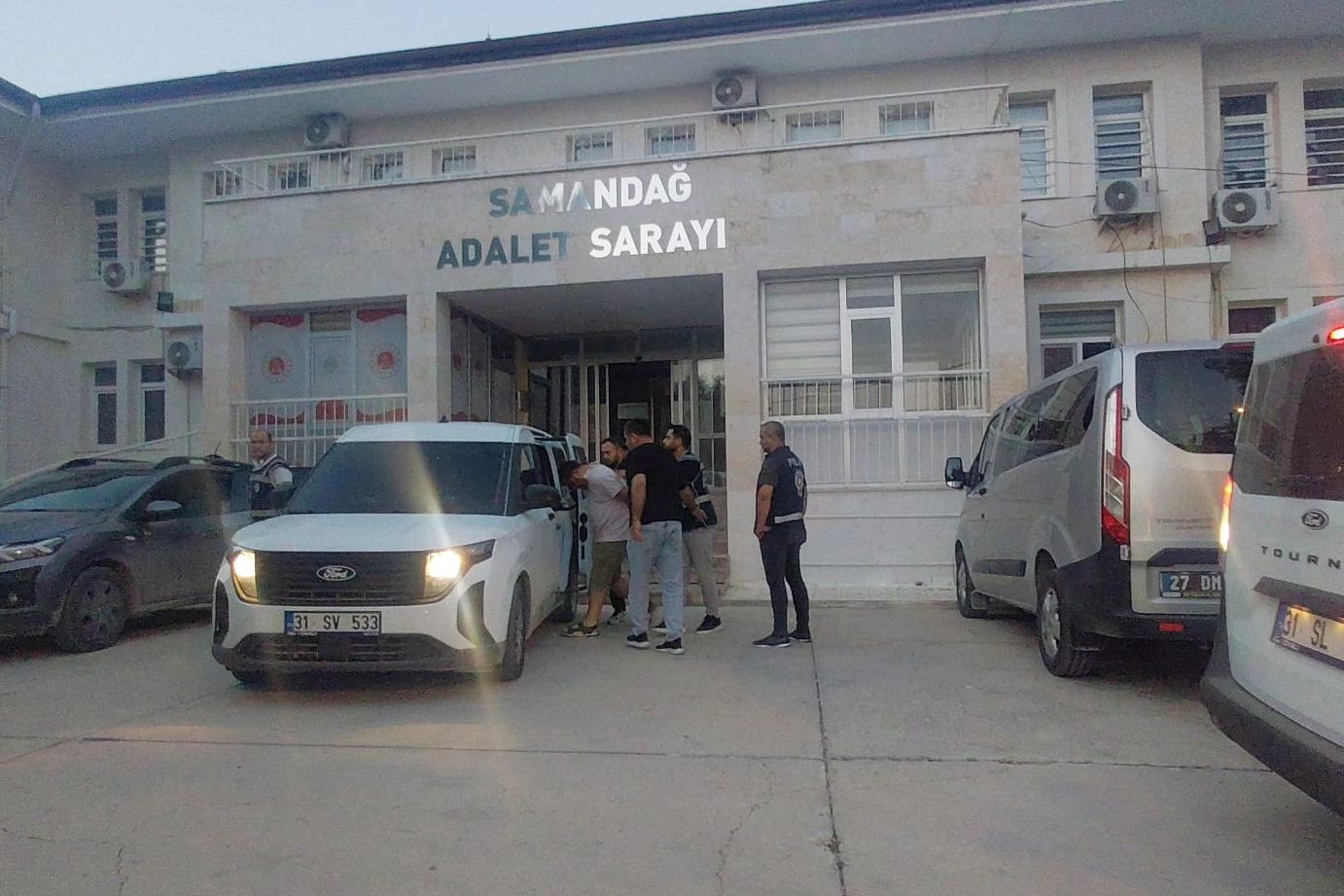 Silah zoruyla alıkoyma: Hatay'da 2 şüpheli tutuklandı Silah zoruyla alıkoyma: Hatay'da 2 şüpheli tutuklandı