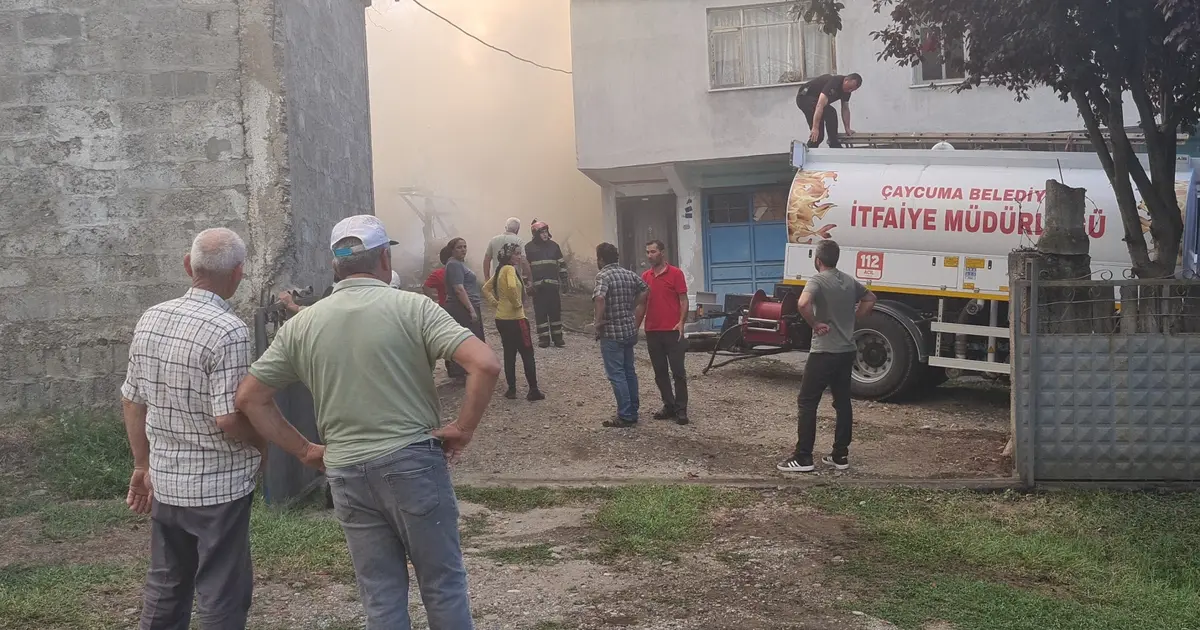 Zonguldak'ta odunluk yangını: Jandarma ve itfaiye seferber oldu Zonguldak'ta odunluk yangını: Jandarma ve itfaiye seferber oldu