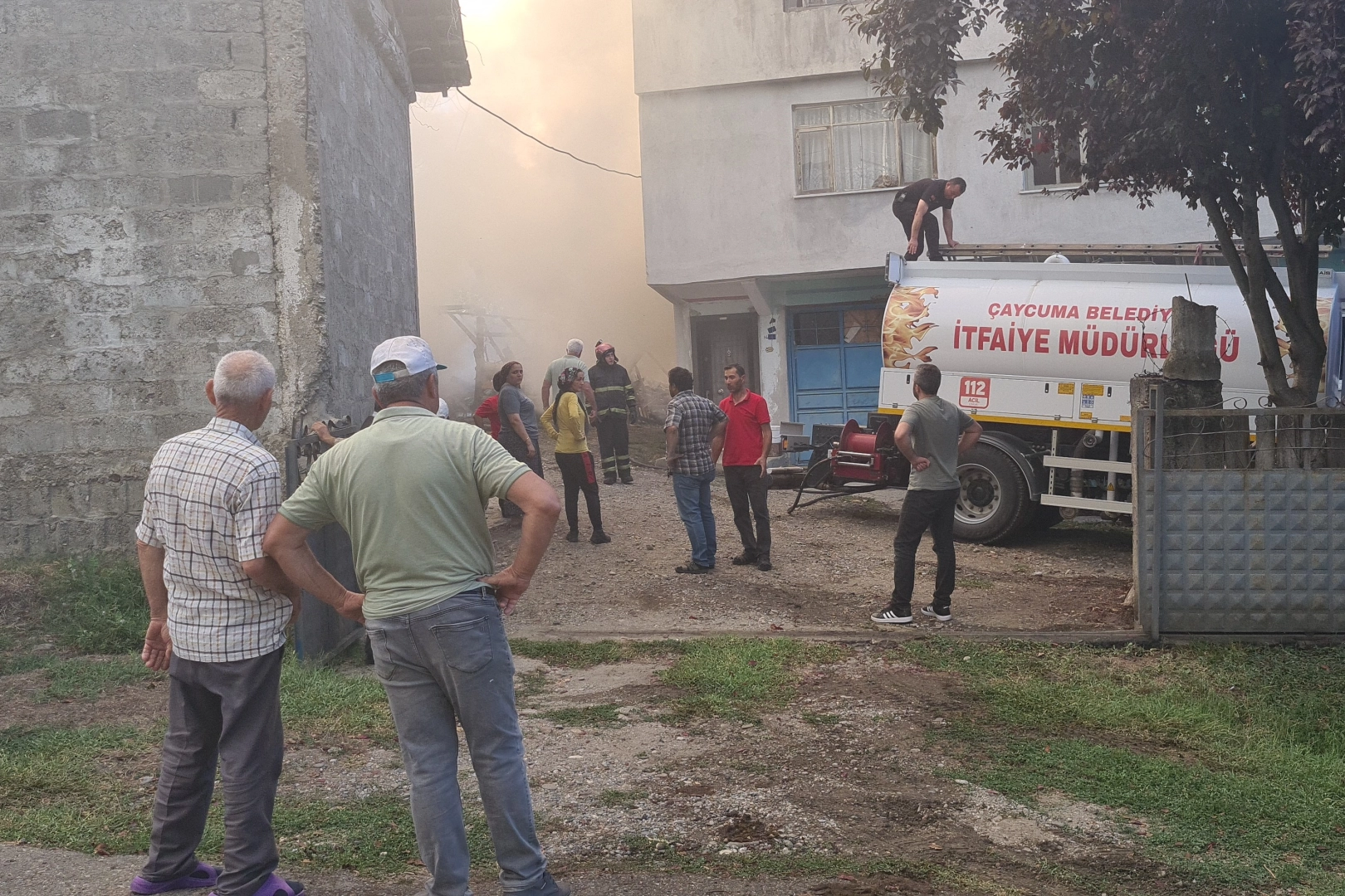 Zonguldak'ta odunluk yangını: Jandarma ve itfaiye seferber oldu