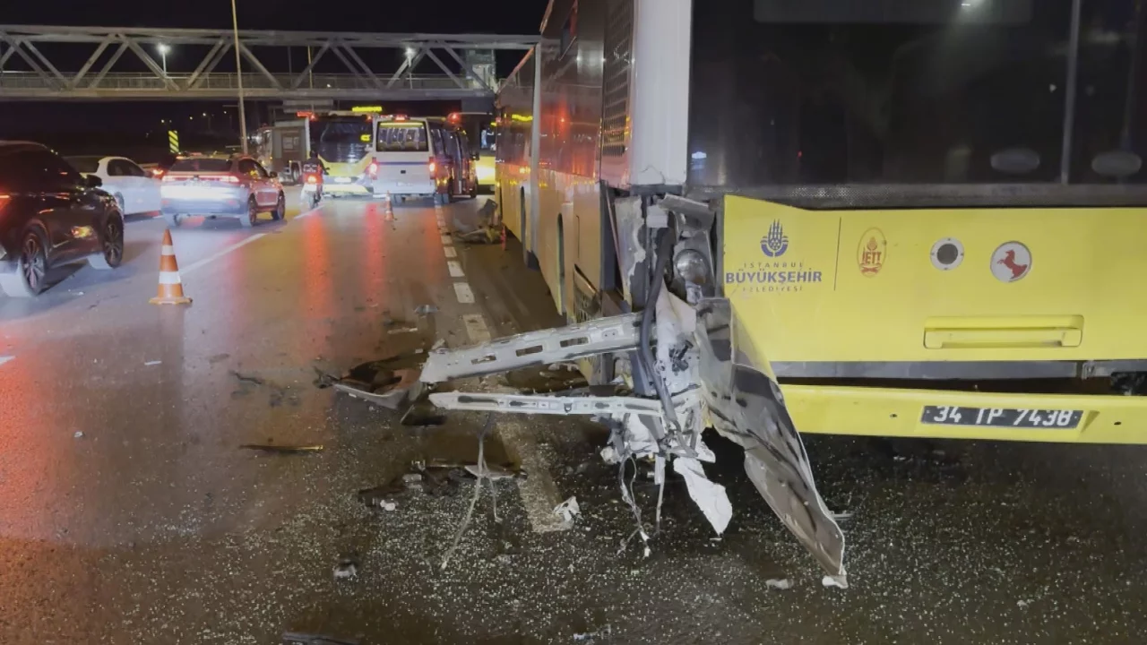 Büyükçekmece D-100'de zincirleme kaza: 3 kişi yaralandı