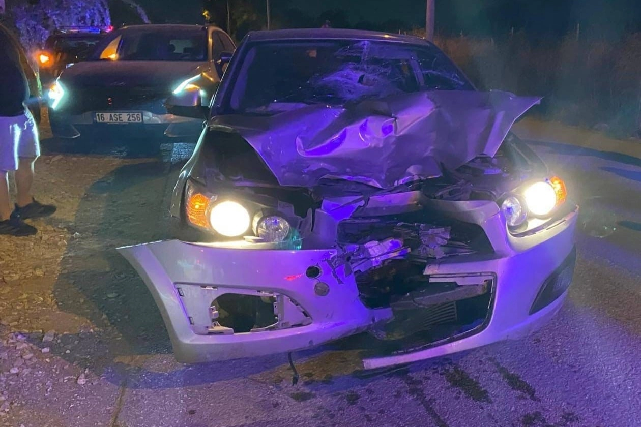 İnegöl'de otomobil ve motosiklet çarpıştı: 30 yaşındaki sürücü ağır yaralandı İnegöl'de otomobil ve motosiklet çarpıştı: 30 yaşındaki sürücü ağır yaralandı