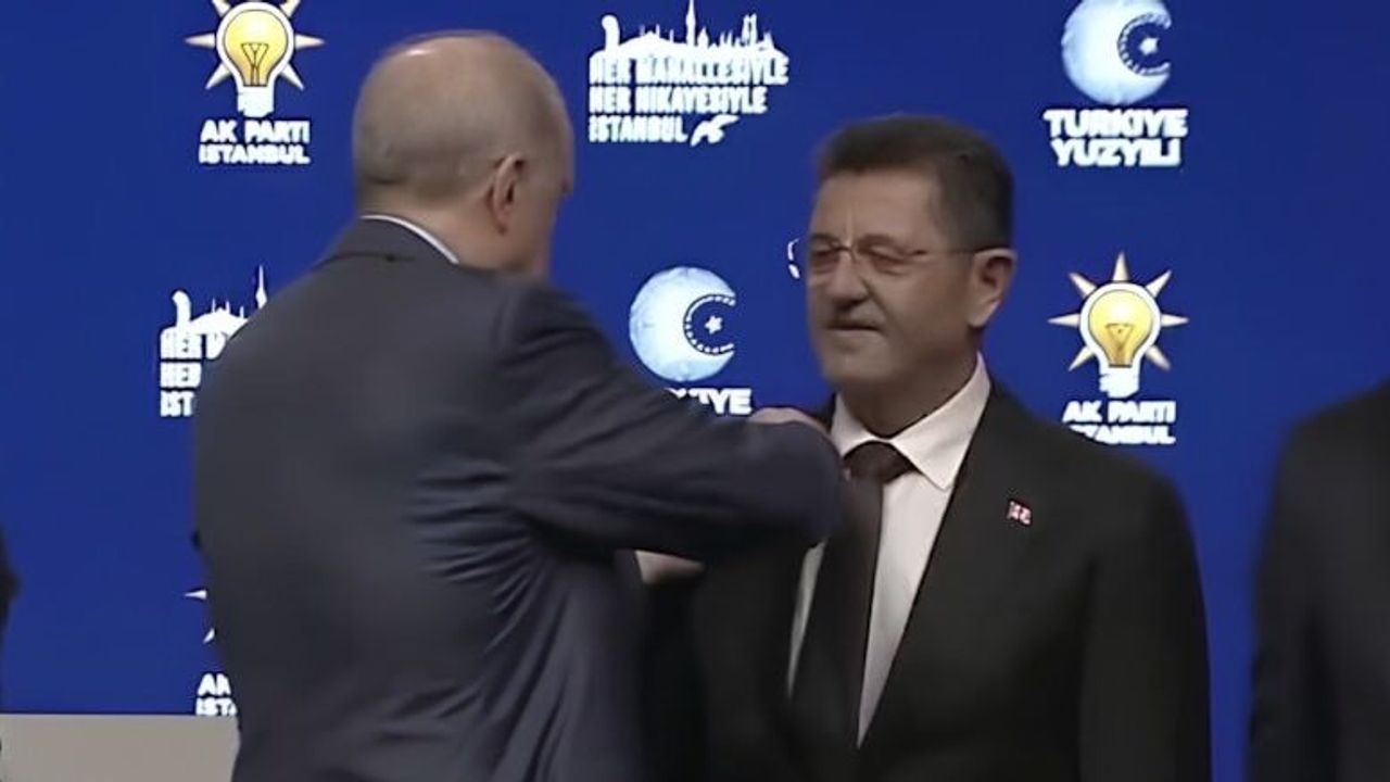 CHP'den AK Parti'ye geçen başkanın odasındaki tablo değişti