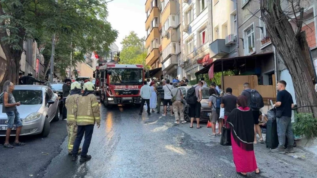 Beyoğlu'nda otel yangınında 17 kişi tahliye edildi