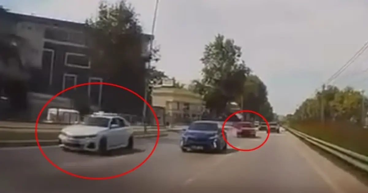 Bursa'da iki otomobil çarpıştı: Yaralı yok, maddi hasar var