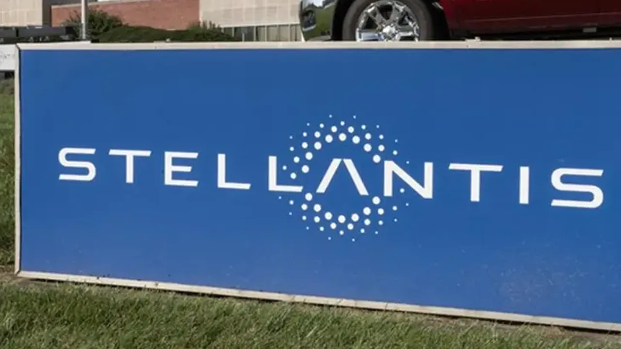Stellantis, 955 bin aracı geri çağırıyor: Türkiye etkileniyor Stellantis, 955 bin aracı geri çağırıyor: Türkiye etkileniyor