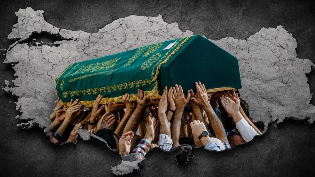 Sivas'ta Kene Kaynaklı Ölümler 13'e Ulaştı: Aziz Kaya Hayatını Kaybetti Sivas'ta Kene Kaynaklı Ölümler 13'e Ulaştı: Aziz Kaya Hayatını Kaybetti