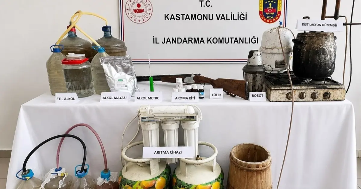 Kastamonu'da jandarma, kaçak içki üretiminde 50 litre etil alkol ele geçirdi
