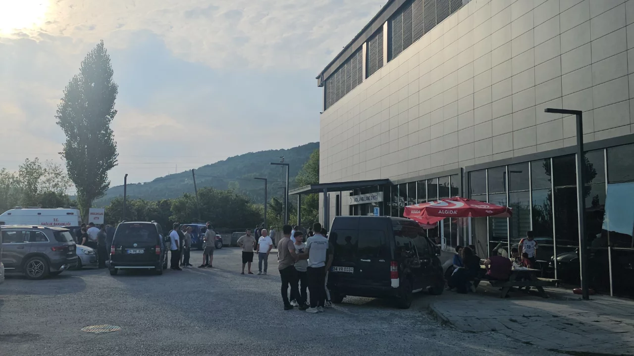 Cide'de elektrik akımına kapılan Mustafa Acur balkondan düştü Cide'de elektrik akımına kapılan Mustafa Acur balkondan düştü