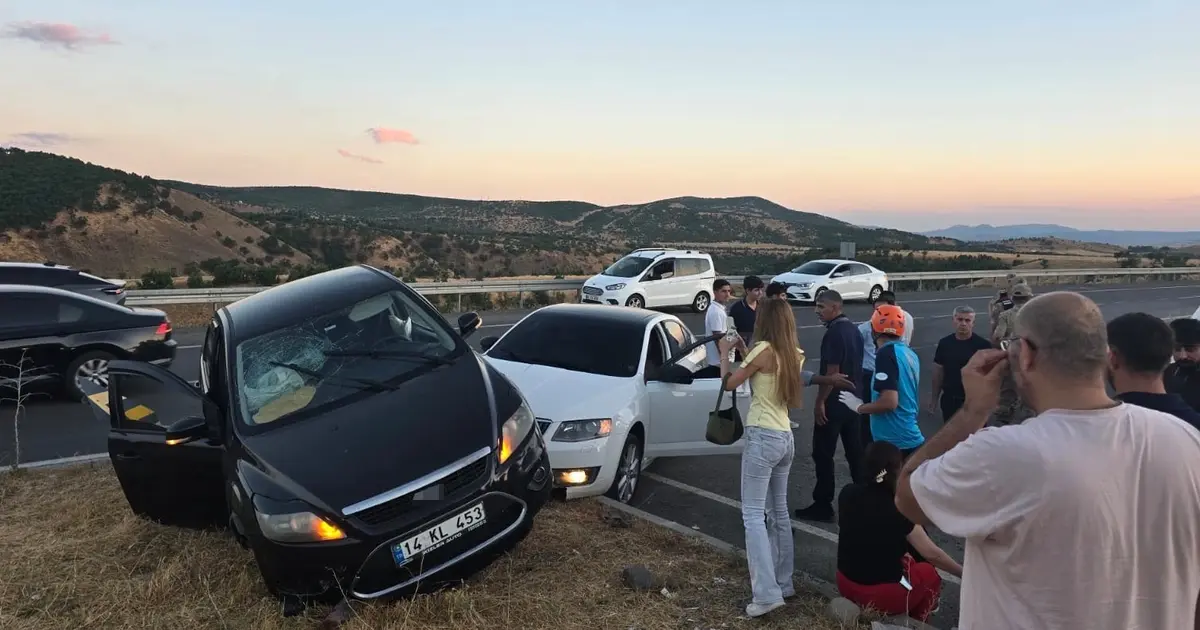 Bingöl'de akşam saatlerinde trafik kazası: 3 yaralı